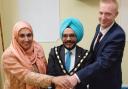 Sahdia Khan and Mayor Paul Sohal cut the cake with CEO ROb Deeks 181070 Aik Saath 20th Anniversary Celebration Dinner - Pictures: Mike Swift.