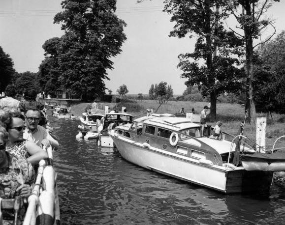 Slough Observer: Boats making their way their Berkshire