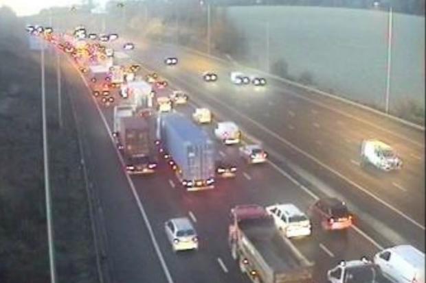 Delays between on the M25 following an accident involving a lorry