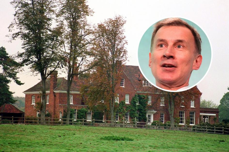 Jeremy Hunt's Bucks mansion applies for alcohol licence for lunches and dinners 